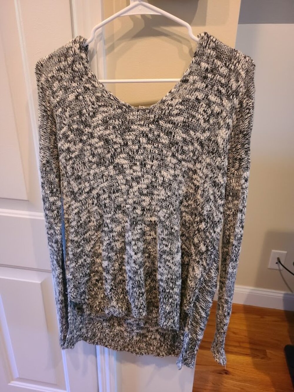 HOLLISTER LONG SLEEVE HOODED SHIRT